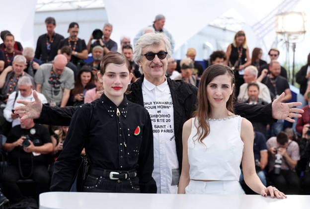 Naomi Cosma, Wim Wenders and Katharina Rivilis at the Ill Be Gone In June photocall at the 79th International Film Festival in Cannes, France on May 17, 2026 Jacovides Moreau Bestimage Ill Be Gone In June photocall at the 79th annual Cannes Film Festival at Palais des Festivals on May 17, 2026 in Cannes, France Cannes France  Copyright: xJACOVIDES-MOREAUx xBESTIMAGExJACOVIDES-MOREAUx xBESTIMAGEx