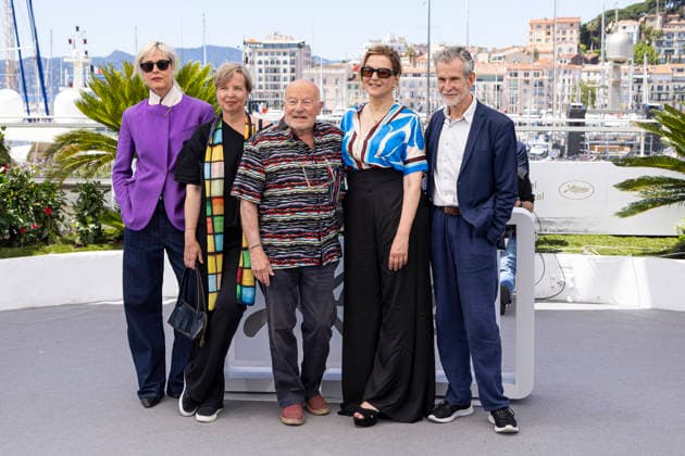 Entertainment Bilder des Tages Heimsuchung (Le Bois De Klara Visitation) photocall at the 79th Cannes Film Festival Susanne Wolff, Jenny Erpenbeck, Volker Schlöndorff, Martina Gedeck and Ulrich Matthe - Heimsuchung (Le Bois De Klara Visitation) photocall at the 79th Cannes Film Festival in Cannes, France on May 17, 2026  Copyright: x Chassery+Courdjix