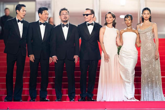 Entertainment Bilder des Tages Cannes Hope Red Carpet EB Michael Fassbender, Alicia Vikander, Go Soo, Hwang Jeong-min, Na Hong-jin, Taylor Russell and Hoyeon attend the Hope screening during the 79th annual Cannes Film Festival at Palais des Festivals on May 17, 2026 in Cannes, France. Photo by Eliot Blondet ABACAPRESS.COM Cannes France France  Copyright: xBlondetxEliot ABACAx