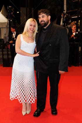 Artus et sa compagne Kim Higelin Montée des marches du film Jim Queen lors du 79ème Festival International du Film de Cannes le 18 mai 2026 Moreau Jacovides Bestimage The red carpet for the film Jim Queen at the 79th Cannes International Film Festival on 18 May 2026 Cannes France  Copyright: xJACOVIDES-MOREAUx xBESTIMAGExJACOVIDES-MOREAUx xBESTIMAGEx
