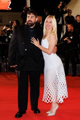 Artus et sa compagne Kim Higelin Montée des marches du film Jim Queen lors du 79ème Festival International du Film de Cannes le 18 mai 2026 Moreau Jacovides Bestimage The red carpet for the film Jim Queen at the 79th Cannes International Film Festival on 18 May 2026 Cannes France  Copyright: xJACOVIDES-MOREAUx xBESTIMAGExJACOVIDES-MOREAUx xBESTIMAGEx