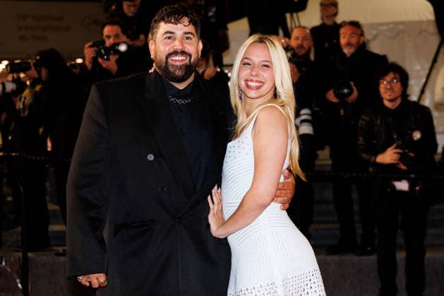 Artus et sa compagne Kim Higelin Montée des marches du film Jim Queen lors du 79ème Festival International du Film de Cannes le 18 mai 2026 Moreau Jacovides Bestimage The red carpet for the film Jim Queen at the 79th Cannes International Film Festival on 18 May 2026 Cannes France  Copyright: xJACOVIDES-MOREAUx xBESTIMAGExJACOVIDES-MOREAUx xBESTIMAGEx