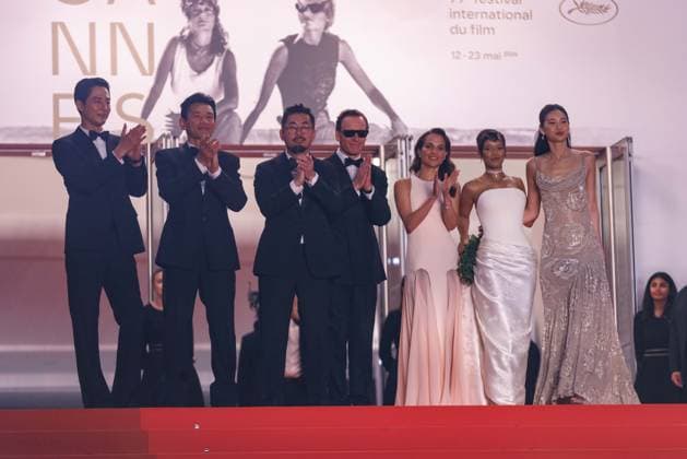 May 17, 2026, Cannes, France: (L-R) Go Soo, Hwang Jeong-min, Na Hong-jin, Michael Fassbender, Alicia Vikander, Taylor Russell and Hoyeon Jung attend the red carpet of Hope at the 79th Cannes Film Festival. Cannes France - ZUMAs197 20260517_aaa_s197_356 Copyright: xMarcoxBaradax