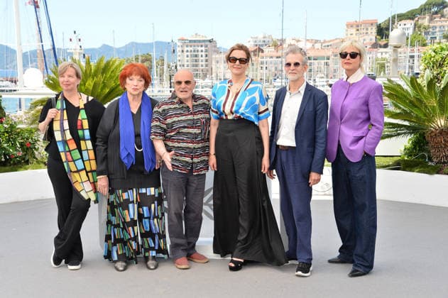 Jenny Erpenbeck, Regina Ziegler, Volker Schlöndorff, Martina Gedeck, Ulrich Matthes und Susanne Wolff beim Photocall HEIMSUCHUNG in Cannes am 17.05.2026