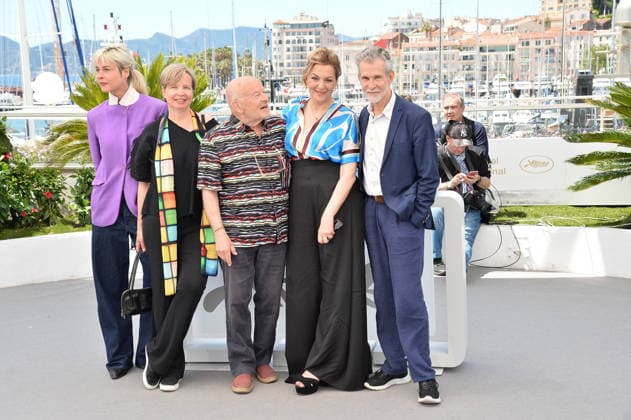 Jenny Erpenbeck, Regina Ziegler, Volker Schlöndorff, Martina Gedeck, Ulrich Matthes und Susanne Wolff beim Photocall HEIMSUCHUNG in Cannes am 17.05.2026