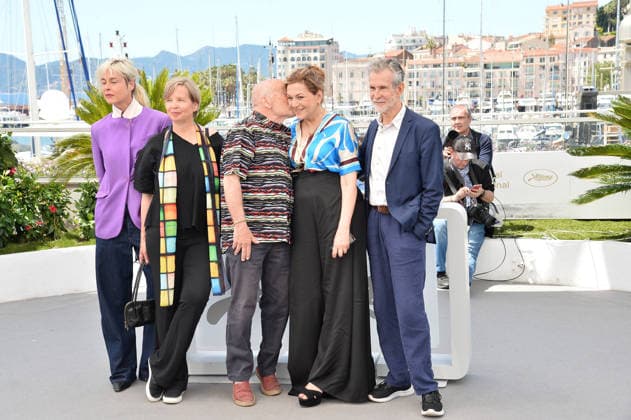 Jenny Erpenbeck, Regina Ziegler, Volker Schlöndorff, Martina Gedeck, Ulrich Matthes und Susanne Wolff beim Photocall HEIMSUCHUNG in Cannes am 17.05.2026