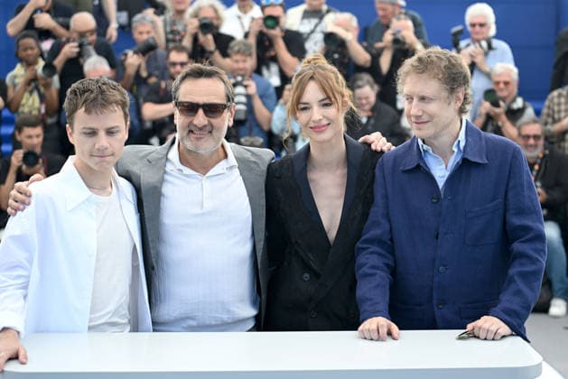 79ème Festival International du Film de Cannes Photocall of the film Moulin 79th International Film Festival of Cannes Photocall of the film Moulin 456301 2026 05 18 Lellouche, Gilles Bourgoin, Louise Lefebvre, Felix Nemes, Laszlo  Copyright: xSergexArnalx xStarfacex STAR_456301_008