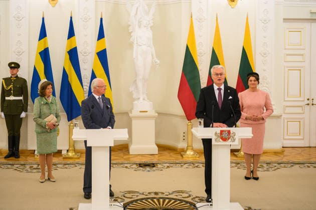 King Carl XVI Gustaf of Sweden - Lithuanian President Gitanas Nauseda meeting in Vilnius VILNIUS, LITHUANIA - MAY 18: King Carl XVI Gustaf and Queen Silvia of Sweden meet with Lithuanian President Gitanas Nauseda and First Lady Diana Nausediene at the Presidential Palace in Vilnius, Lithuania on May 18, 2026. Yauhen Yerchak Anadolu Vilnius Lithuania. Editorial use only. Please get in touch for any other usage.  Copyright: x2026xAnadoluxYauhenxYerchakx