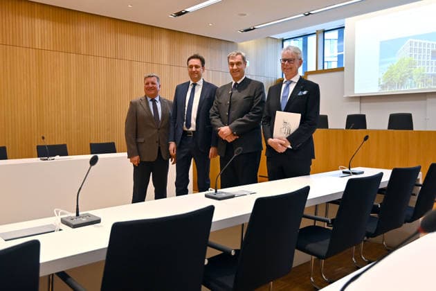 v.re:Dr. Hans-Joachim Hessler, Markus SOEDER (Ministerpraesident Bayern und CSU Vorsitzender),Georg EISENREICH (Justizinister Bayern), Christian BERNREITER (Bayerischer Staatsminister fuer Wohnen, Bau und Verkehr). Praesident des Oberlandesgericht im Schwurgerichtssaal, Sitzungssaal,Gerichtssaal, Eroeffnung Strafjustizzentrum am Leonrodplatz in Muenchen am 18.05.2026. *** from right Dr. Hans Joachim Hessler, Markus SOEDER Minister President of Bavaria and CSU Chairman, Georg EISENREICH Bavarian Minister of Justice, Christian BERNREITER Bavarian State Minister for Housing, Construction and Transport President of the Higher Regional Court in the jury courtroom, courtroom, opening of the criminal justice center at Leonrodplatz in Munich on 18