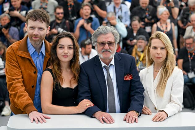 Internationale Filmfestspiele von Cannes, La Troisieme Nuit Photocall #5 79ème Festival International du Film de Cannes Photocall of the film La Troisième Nuit 79th Cannes International Film Festival Photocall of the film The Third Night 456311 2026 05 18 Reinartz, Antoine Bajrami, Luana Auteuil, Daniel Lugan, Camille  Copyright: xSergexArnalx xStarfacex STAR_456311_002