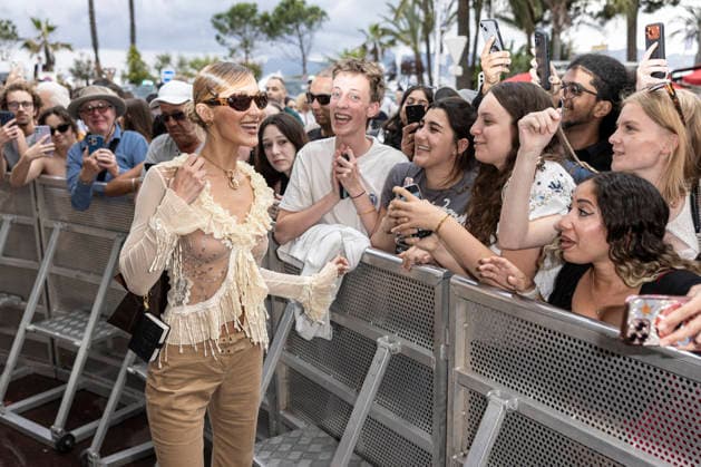Celebrity, Internationale Filmfestspiele von Cannes, Stars am Hotel Martinez Cannes Bella Hadid exits Martinez MP Cannes, France- May 18: Bella Hadid arrives to the Martinez Hotel during 79th Festival of Cannes, on May 18, 2026 in Cannes, France. Photo by Marco Piovanotto Abacapress.com Cannes France  Copyright: xPiovanottoxMarco ABACAx