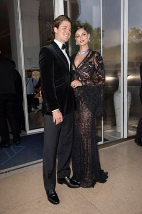 Celebrity, Internationale Filmfestspiele von Cannes, Stars am Hotel Martinez #9 Cannes Taylor Hill, Daniel Fryer exits Martinez MP Cannes, France- May 18: Taylor Hill, Daniel Fryer leave the Martinez Hotel during 79th Festival of Cannes, on May 18, 2026 in Cannes, France. Photo by Marco Piovanotto Abacapress.com Cannes France  Copyright: xPiovanottoxMarco ABACAx