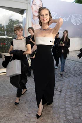 Celebrity, Internationale Filmfestspiele von Cannes, Stars am Hotel Martinez #9 Cannes Eva Herzigova exits Martinez MP Cannes, France- May 18: Eva Herzigova leaves the Martinez Hotel during 79th Festival of Cannes, on May 18, 2026 in Cannes, France. Photo by Marco Piovanotto Abacapress.com Cannes France  Copyright: xPiovanottoxMarco ABACAx