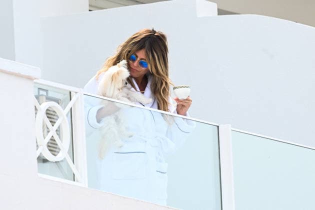 Cannes - Heidi Klum On The Balcony With Her Dog Heidi Klum on the balcony of her hotel with her dog Fritz during the 79th Cannes Film Festival, in Cannes, France on May 19, 2026. Photo by Florian Poitout ABACAPRESS.COM Cannes France  Copyright: xPoitoutxFlorian ABACAx
