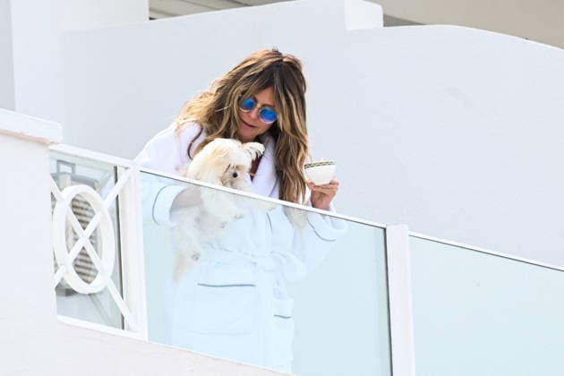 Cannes - Heidi Klum On The Balcony With Her Dog Heidi Klum on the balcony of her hotel with her dog Fritz during the 79th Cannes Film Festival, in Cannes, France on May 19, 2026. Photo by Florian Poitout ABACAPRESS.COM Cannes France  Copyright: xPoitoutxFlorian ABACAx