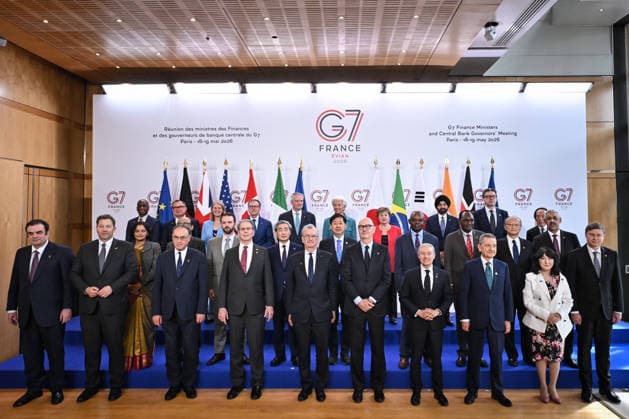 G7 Finance Ministers Meeting in Paris FA French Minister of the Economy, Finance and Industrial, Energy and Digital Sovereignty Roland Lescure poses for a group photo with the G7 Finance Ministers Meeting’s participants at the French Economy and Finance Ministry in Paris on May 19, 2026. Photo by Firas Abdullah ABACAPRESS.COM Paris Ile-de-France France  Copyright: xAbdullahxFiras ABACAx