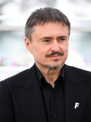 IPA84858832 - Cannes, 79th Cannes Film Festival 2026, Day 8. Photocall of the film Fjord . In the photo Cristian Mungiu  Copyright: xAlbertoxTerenghix xPoolxPhotoxEventsx07x 84858832