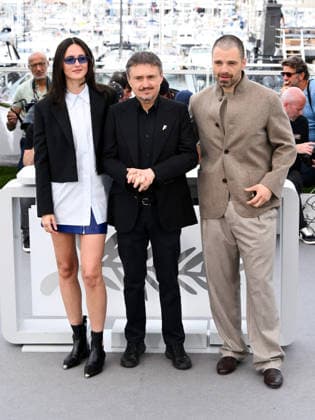 IPA84858840 - Cannes, 79th Cannes Film Festival 2026, Day 8. Photocall of the film Fjord . Pictured are Renate Reinsve, Cristian Mungiu, Sebastian Stan  Copyright: xAlbertoxTerenghix xPoolxPhotoxEventsx07x 84858840