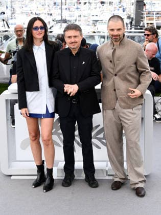 IPA84858843 - Cannes, 79th Cannes Film Festival 2026, Day 8. Photocall of the film Fjord . Pictured are Renate Reinsve, Cristian Mungiu, Sebastian Stan  Copyright: xAlbertoxTerenghix xPoolxPhotoxEventsx07x 84858843