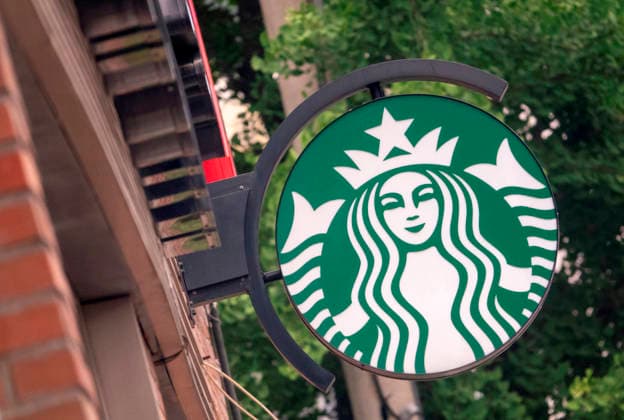 Starbucks schließt in Südkorea temporär alle Filialen, Archivbilder Starbucks Korea, May 19, 2026 : A Starbucks coffee shop in Seoul, South Korea. Starbucks Korea, operated by Shinsegae Group affiliate E-Mart, launched an online Tank Day promotion on the anniversary of the May 18 Gwangju uprising before halting the event within hours amid criticism. The promotion offered discounts on Tank tumbler sets along with the phrase, Put it on the table with a sound of Tak! . Civic groups said that the word tank recalled military vehicles deployed during the crackdown on the uprising in 1980 and tak was seen by some as evoking the 1987 torture death of student activist Park Jong-Chol. Shinsegae Group Chairman Chung Yong-Jin on Tuesday issued an apology over the promotional event.  aflo_331119258