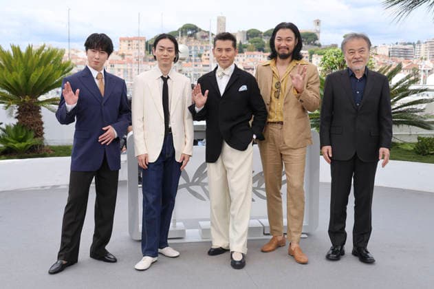 Ryota Miyadate, Masaki Suda, Masahiro Motoki, Munetaka Aoki und Kiyoshi Kurosawa beim Photocall zum Kinofilm The Samurai and the Prisoner Kokurojo auf dem Festival de Cannes 2026 79. Internationale Filmfestspiele von Cannes am Palais des Festivals. Cannes, 19.05.2026