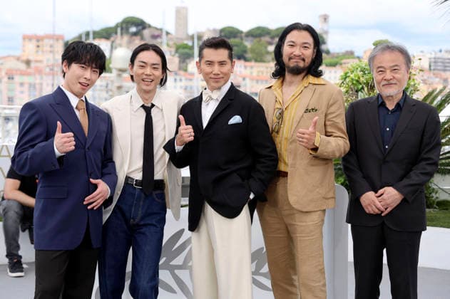 Ryota Miyadate, Masaki Suda, Masahiro Motoki, Munetaka Aoki und Kiyoshi Kurosawa beim Photocall zum Kinofilm The Samurai and the Prisoner Kokurojo auf dem Festival de Cannes 2026 79. Internationale Filmfestspiele von Cannes am Palais des Festivals. Cannes, 19.05.2026