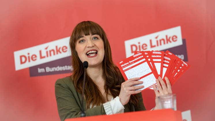Fraktionsvorsitzende Heidi Reichinnek während ihres Pressestatements;Die Linke Statement im Deutschen Bundestag zu Beginn der Sitzungswoche, Berlin Berlin Deutschland ORTSANGABE *** Parliamentary group leader Heidi Reichinnek during her press statement The Left Party statement in the German Bundestag at the start of the session week, Berlin Berlin Germany LOCATION
