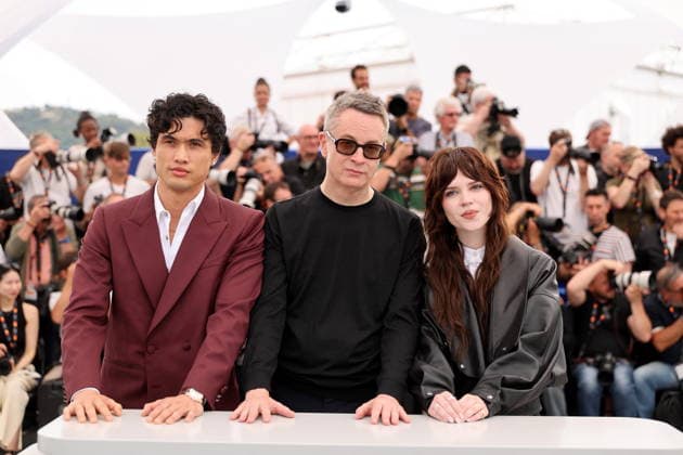 Charles Melton, director Nicolas Winding Refn, Sophie Thatcher at the photocall for the film Her Private Hell Hors Compétition at the 79th Cannes International Film Festival 12 May 23rd, 2026 , le 19 mai 2026 Jacovides Moreau Bestimage Photocall for Her Private Hell at the 79th Cannes International Film Festival, on May 19th, 2026 Cannes France  Copyright: xJACOVIDES-MOREAUx xBESTIMAGExJACOVIDES-MOREAUx xBESTIMAGEx