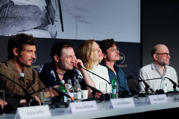 79ème Festival International du Film de Cannes Press conference on the film LInconnue 79th International Film Festival of Cannes Press conference on the film LInconnue 456404 2026 05 19 Seydoux, Léa Harari, Arthur Harari, Lucas Schneider, Niels  Copyright: xFranckxBoutonnetx xStarfacex STAR_456404_034