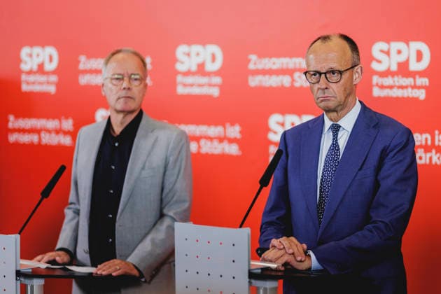 (R-L) Friedrich Merz (CDU), Bundeskanzler, und Matthias Miersch, Fraktionsvorsitzender der SPD im Deutschen Bundestag, aufgenommen bei einem Pressestatement vor der Fraktionssitzung der SPD in Berlin, 19.05.2026. Berlin Deutschland *** R L Friedrich Merz CDU , Federal Chancellor, and Matthias Miersch, leader of the SPD parliamentary group in the German Bundestag, recorded during a press statement before the SPD parliamentary group meeting in Berlin, 19 05 2026 Berlin Germany Copyright: xFlorianxGaertnerx