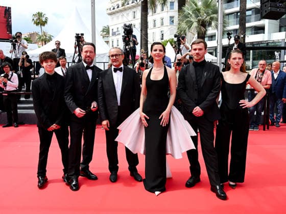 IPA84866255 - Cannes, 79th Cannes Film Festival 2026, Evening 8. Red Carpet Minotaur. Pictured are Varvara Shmykova, Yuriy Zavalnyouk, Iris Lebedeva, Andrey Zvyagintsev, Dmitriy Mazurov  Copyright: xManuelexMangiarottix xPoolxPhotoxEventsx07x 84866255