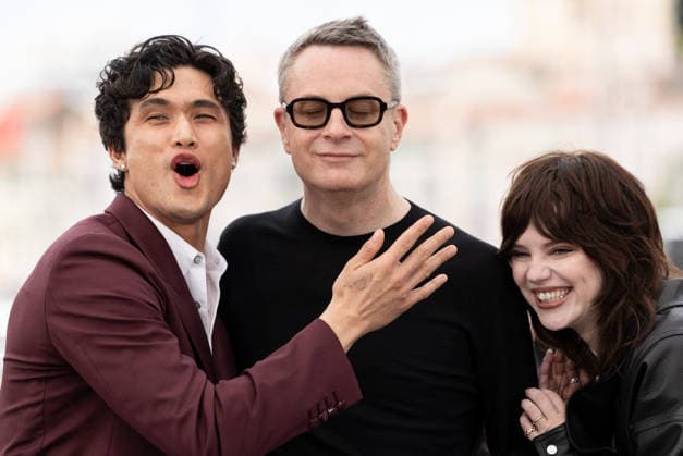 Charles Melton, Nicolas Winding Refn and Sophie Thatcher at the Her Private Hell photocall at the 79th International Film Festival in Cannes, France on May 19, 2026 Jacovides Moreau Bestimage Her Private Hell photocall at the 79th annual Cannes Film Festival at Palais des Festivals on May 19, 2026 in Cannes, France Cannes France  Copyright: xJACOVIDES-MOREAUx xBESTIMAGExJACOVIDES-MOREAUx xBESTIMAGEx