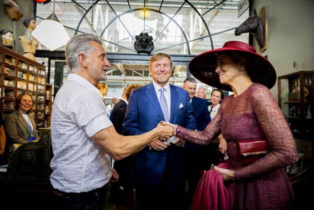 ROERMOND - King Willem-Alexander and Queen Maxima during a visit to the Weerstand area, a former industrial site being developed into a residential and living environment, as part of the regional visit to the municipalities of Maasgouw, Echt-Susteren, Roerdalen, and Roermond. PATRICK VAN KATWIJK POOL ANP netherlands out - belgium out  Copyright: xx x558761819x originalFilename: 558761819.jpg