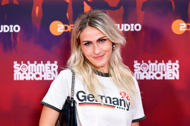 Moderatorin Sarah Mangione bei der Premiere der ZDF-Doku Mission Sommermärchen , einer Dokumentation über den Weg der deutschen Fußballnationalmannschaft bei der Heim-WM 2006 im eigenen Land, im Cinedom. Köln, 19.05.2026 NRW Deutschland Copyright: xChristophxHardtx