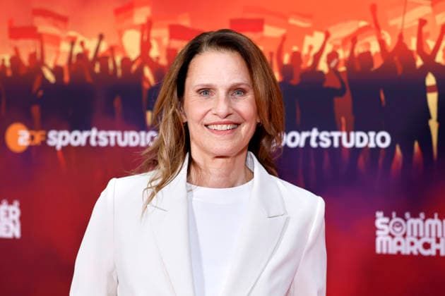 Sportmoderatorin Katrin Müller-Hohenstein bei der Premiere der ZDF-Doku Mission Sommermärchen , einer Dokumentation über den Weg der deutschen Fußballnationalmannschaft bei der Heim-WM 2006 im eigenen Land, im Cinedom. Köln, 19.05.2026 NRW Deutschland Copyright: xChristophxHardtx