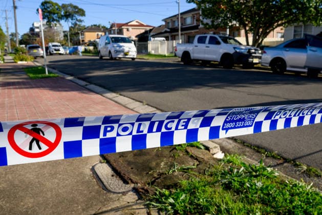 FATAL SHOOTING WESTERN SYDNEY, Police tape at a crime scene at a home following an alleged fatal shooting where one man died and four others were hospitalised, in the south-west suburb of Canley Heights, Sydney, Wednesday, May 20, 2026. ( NO ARCHIVING Sydney New South Wales Australia  Copyright: xBIANCAxDExMARCHIx 20260520128595304714