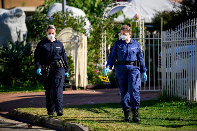 FATAL SHOOTING WESTERN SYDNEY, NSW Police and forensics establish a crime scene at a home following an alleged fatal shooting where one man died and four others were hospitalised, in the south-west suburb of Canley Heights, Sydney, Wednesday, May 20, 2026. ( NO ARCHIVING Sydney New South Wales Australia  Copyright: xBIANCAxDExMARCHIx 20260520190360286252