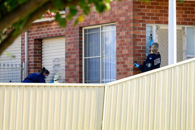FATAL SHOOTING WESTERN SYDNEY, NSW forensics dust for fingerprints after establishing a crime scene at a home following an alleged fatal shooting where one man died and four others were hospitalised, in the south-west suburb of Canley Heights, Sydney, Wednesday, May 20, 2026. ( NO ARCHIVING Sydney New South Wales Australia  Copyright: xBIANCAxDExMARCHIx 20260520174858716458