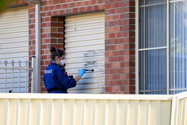 FATAL SHOOTING WESTERN SYDNEY, NSW forensics dust for fingerprints after establishing a crime scene at a home following an alleged fatal shooting where one man died and four others were hospitalised, in the south-west suburb of Canley Heights, Sydney, Wednesday, May 20, 2026. ( NO ARCHIVING Sydney New South Wales Australia  Copyright: xBIANCAxDExMARCHIx 20260520176504384411