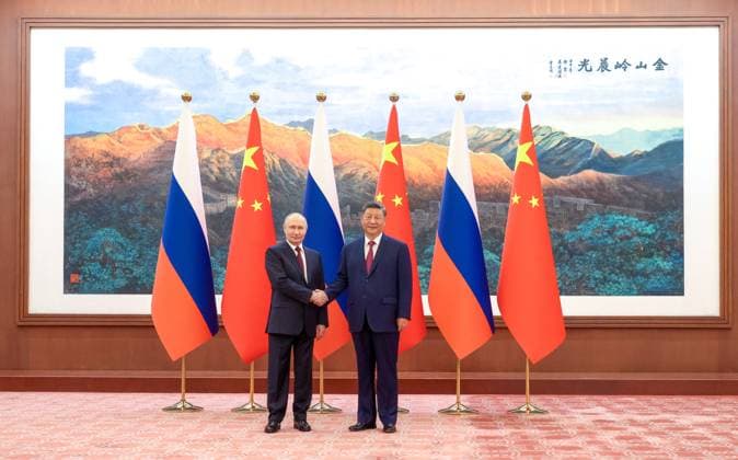 China Russia 9169369 20.05.2026 Russian President Vladimir Putin and Chinese President Xi Jinping shake hands as they pose for photos before a meeting at the Great Hall of the People in Beijing, China. Maxim Stulov Sputnik Beijing China  Copyright: xMaximxStulovx