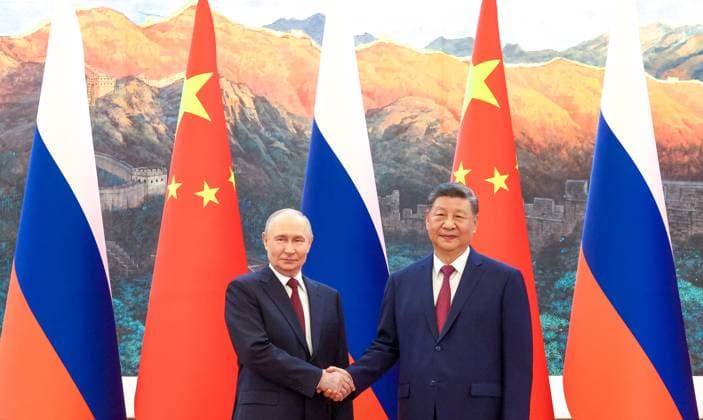 China Russia 9169370 20.05.2026 Russian President Vladimir Putin and Chinese President Xi Jinping shake hands as they pose for photos before a meeting at the Great Hall of the People in Beijing, China. Maxim Stulov Sputnik Beijing China  Copyright: xMaximxStulovx
