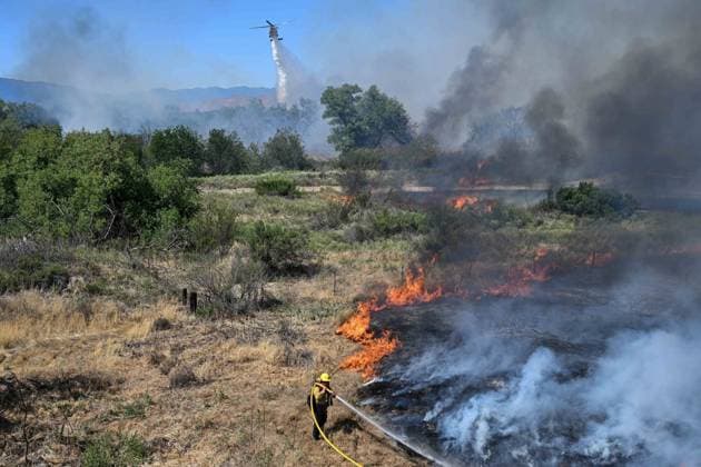 News Bilder des Tages #2 Bain Fire erupts in Jurupa Valley burns over 600 acres CALIFORNIA, US - MAY 19: San Bernadino County Firefighters seen during the Bain Fire originating from Jurupa Valley, California, United States on May 19, 2026. Jon Putman Anadolu California United States. Editorial use only. Please get in touch for any other usage.  Copyright: x2026xAnadoluxJonxPutmanx