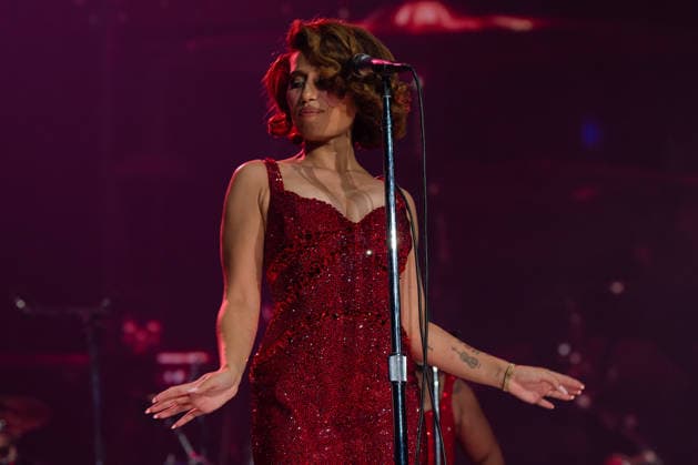 May 19, 2026, London, United Kingdom: Rachel Agatha Keen, known professionally as Raye seen performing live on stage during the concert. Raye brings her This Tour May Contain New Music arena tour back to the O2 London. Raye s support acts on the tour and her younger sisters and rising artists, ABSOLUTELY and AMMA London United Kingdom - ZUMAs197 20260519_aaa_s197_509 Copyright: xBonniexBritainx