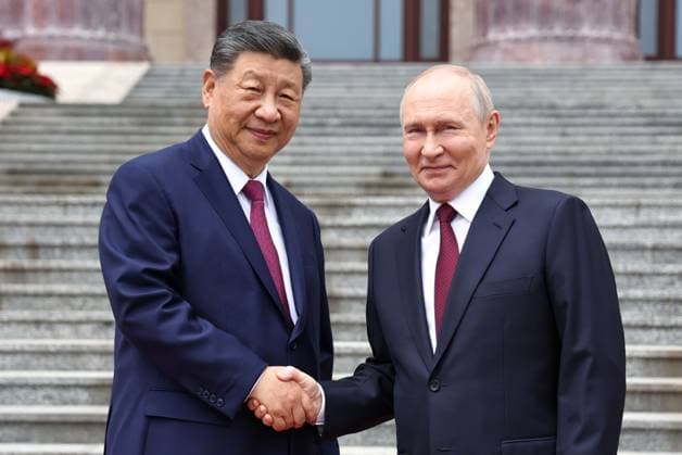 China Russia 9169390 20.05.2026 Russian President Vladimir Putin shake hands with Chinese President Xi Jinping during a welcome ceremony outside the Great Hall of the People in Beijing, China. Alexander Kazakov Sputnik Beijing China  Copyright: xAlexanderxKazakovx
