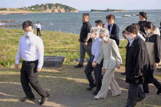 Ex-Emperor Akihito stays at imperial villa in Hayama Former Japanese Emperor Akihito (C) and former Empress Michiko take a walk around an imperial villa in Hayama in Kanagawa Prefecture, near Tokyo, on May 19, 2026. The couple will stay at the villa through May 26. (Pool photo)  A14AA0005586761P