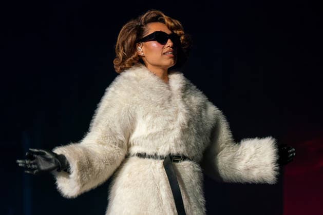 May 19, 2026, London, United Kingdom: Rachel Agatha Keen, known professionally as Raye seen performing live on stage during the concert. Raye brings her This Tour May Contain New Music arena tour back to the O2 London. Raye s support acts on the tour and her younger sisters and rising artists, ABSOLUTELY and AMMA London United Kingdom - ZUMAs197 20260519_aaa_s197_494 Copyright: xBonniexBritainx