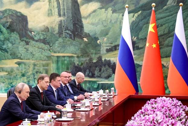 China Russia 9169399 20.05.2026 Russian President Vladimir Putin, First Deputy Prime Minister Denis Manturov, Deputy Prime Ministers Alexander Novak, Dmitry Chernyshenko, Deputy Chief of Staff of the Presidential Executive Office Maxim Oreshkin and Finance Minister Anton Siluanov attend a narrow format meeting with Chinese President Xi Jinping at the Great Hall of the People in Beijing, China. Alexander Kazakov Sputnik Beijing China  Copyright: xAlexanderxKazakovx