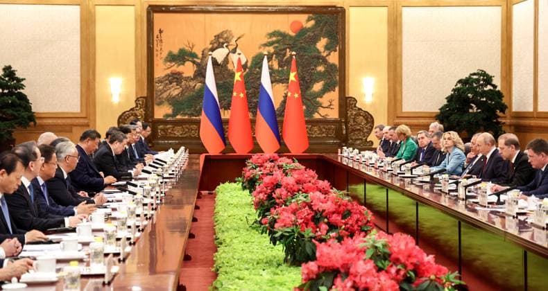 China Russia 9169407 20.05.2026 Chinese President Xi Jinping and Russian President Vladimir Putin attend an expanded format meeting with Chinese President Xi Jinping at the Great Hall of the People in Beijing, China. Alexander Kazakov Sputnik Beijing China  Copyright: xAlexanderxKazakovx