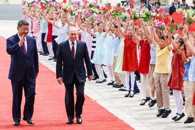 CHINA, BEIJING - MAY 20, 2026: Xi Jinping, President of China, and his counterpart Vladimir Putin (L-R) of Russia enjoy a welcoming ceremony in Tiananmen Square. Putin s official visit marks 25 years since the 2001 Treaty of Good Neighbourliness and Friendly Cooperation between Russia and China. Alexander Kazakov Russian Presidential Press and Information Office TASS  92770972