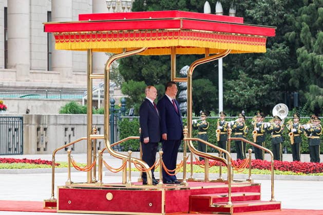 CHINA, BEIJING - MAY 20, 2026: Vladimir Putin (L), President of Russia, and his counterpart Xi Jinping of China attend a welcoming ceremony in Tiananmen Square. Putin s official visit marks 25 years since the 2001 Treaty of Good Neighbourliness and Friendly Cooperation between Russia and China. Alexander Kazakov Russian Presidential Press and Information Office TASS  92771029